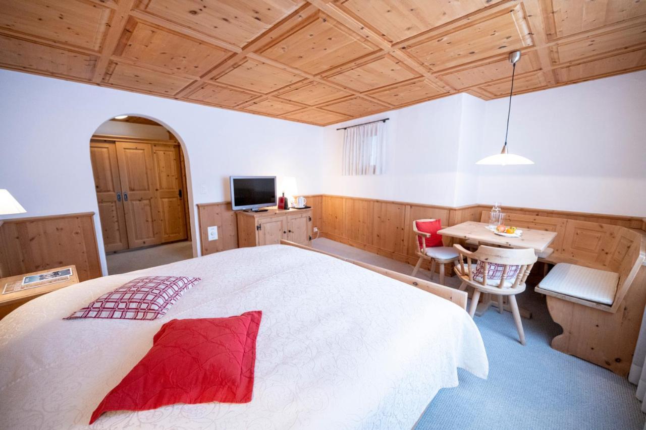 Hotel Engiadina Скуол Екстериор снимка