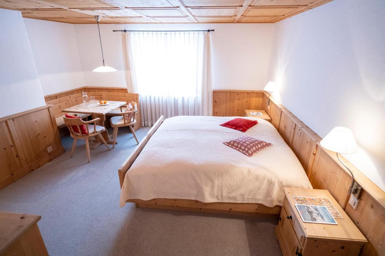 Hotel Engiadina Скуол Екстериор снимка
