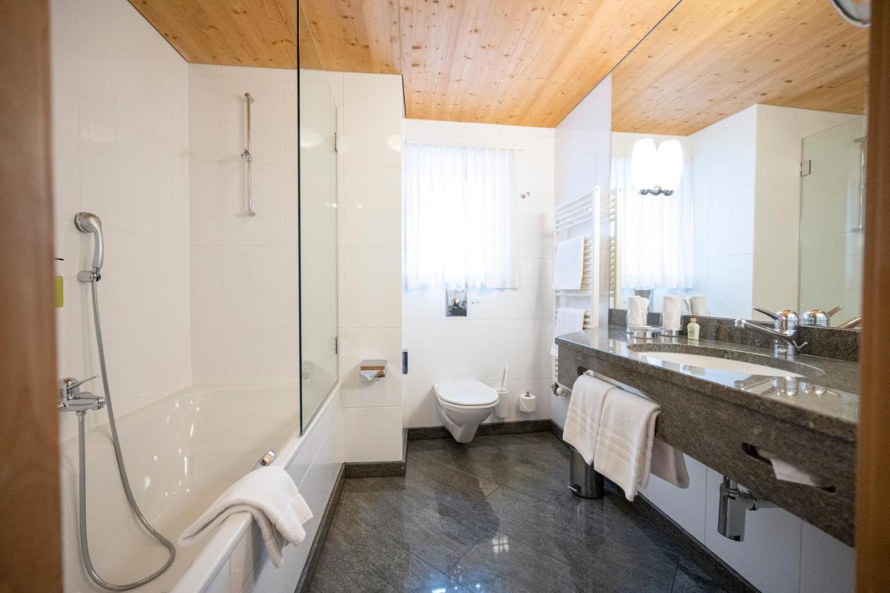 Hotel Engiadina Скуол Екстериор снимка