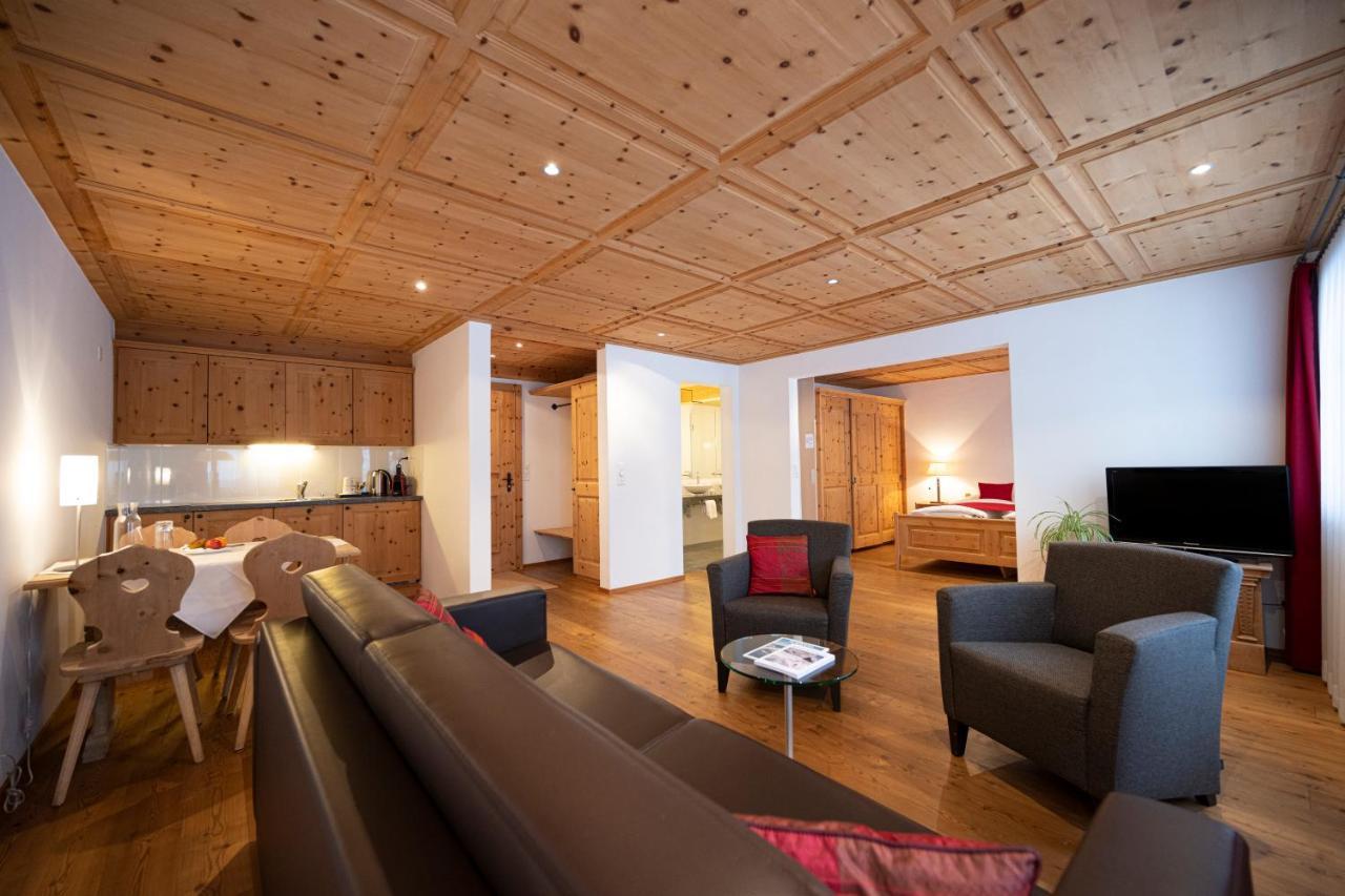 Hotel Engiadina Скуол Екстериор снимка