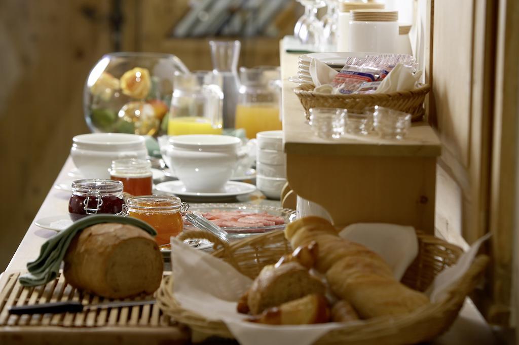 Hotel Engiadina Скуол Екстериор снимка