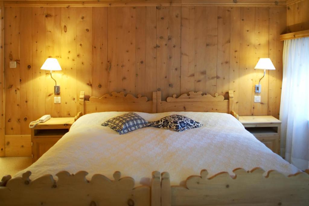 Hotel Engiadina Скуол Стая снимка