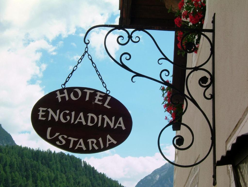 Hotel Engiadina Скуол Екстериор снимка